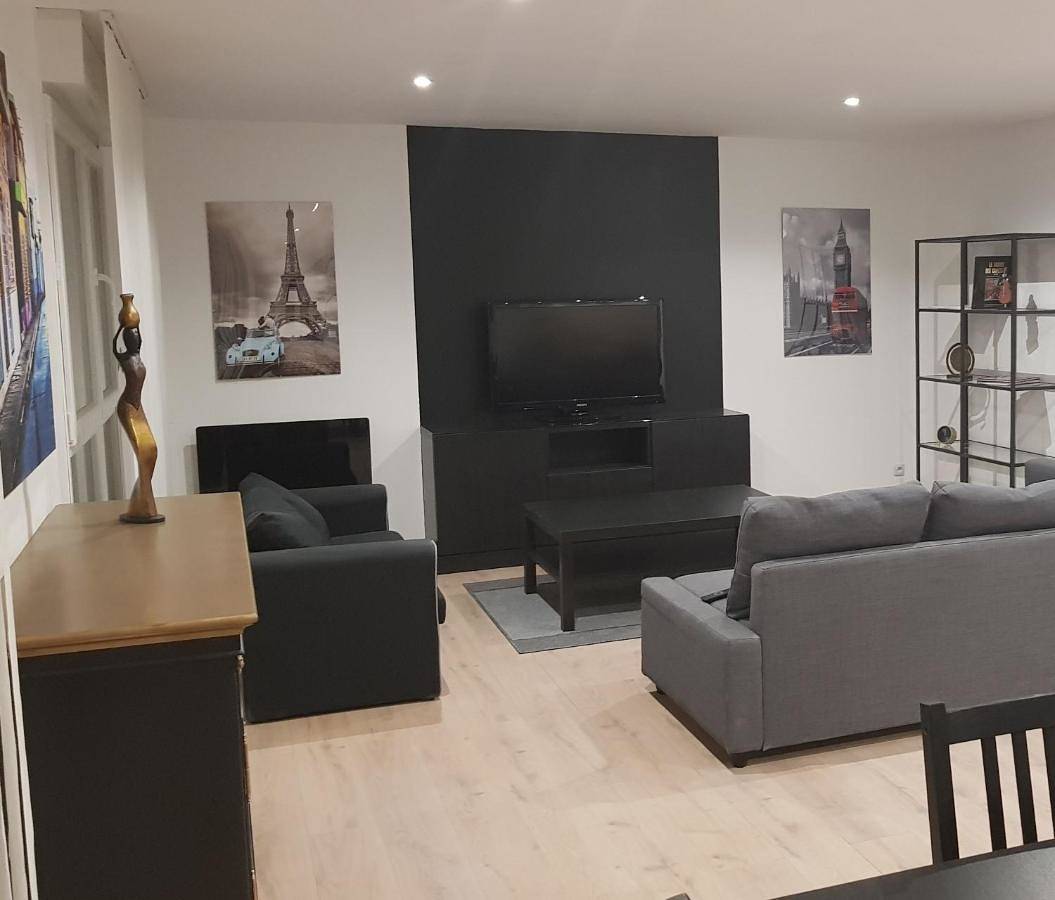 Appartement entier, Two-Bedroom Apartment in Croix (homonymie), Région de Lille