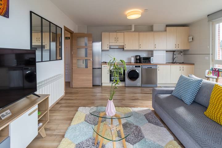 Entire apartment, Apartment 'Luminoso' with Mountain View, Private Terrace and Wi-Fi in Piélagos, Cantabrian Coast
