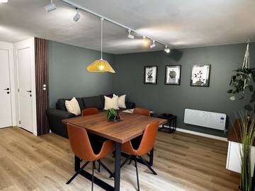 Gîte pour 7 personnes, avec piscine et jardin dans Grottes de Han