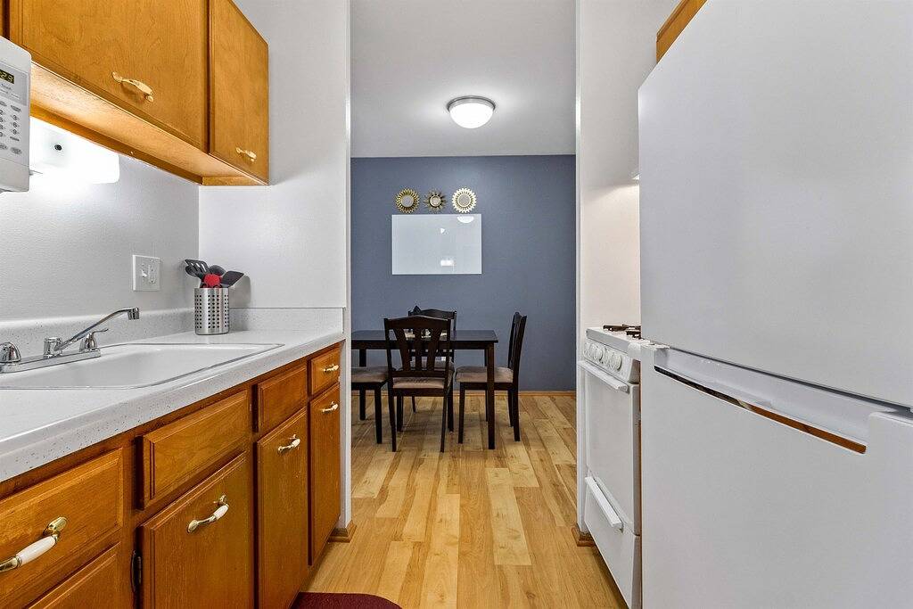 Ganze Wohnung, King Bed - Fast Wifi ~ Near Froedtert ~ Undergrnd Parking in Wauwatosa, Milwaukee County