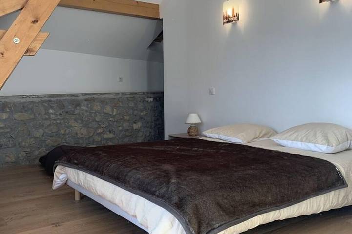 Gîte pour 6 personnes, avec jardin ainsi que jacuzzi et terrasse à Saint-Apollinaire - 2