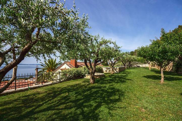 Villa Tomislav Split - Secluded Mediterranean hacienda in Plaža Ježinac, Split