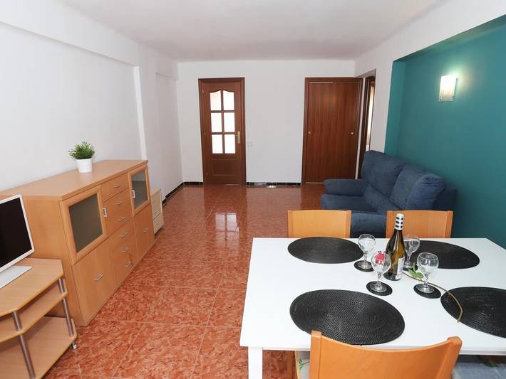 Entire holiday apartment, 131-Pompeyo Ii. Apartment located in Cambrils only 300m from the beach in Cambrils, Costa Dorada