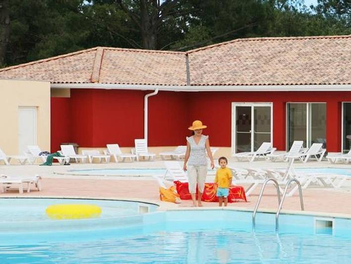 Camping pour 4 personnes, avec Terrasse