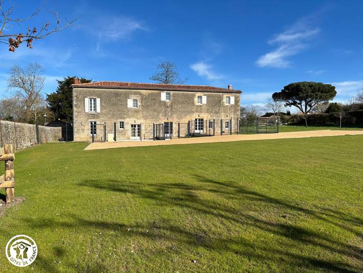 Charmant Gîte Vendéen avec Jardin - 6 Pers. in La Gaubretière, Vallée de la Loire