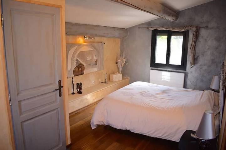 Location de vacances pour 8 personnes, avec jardin et terrasse, animaux acceptés à Belcodène - 4