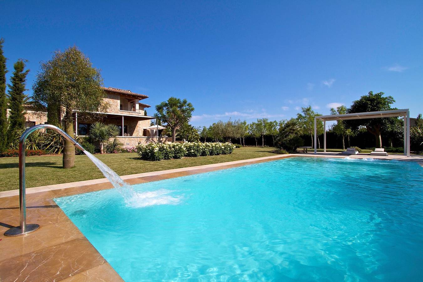 Villa 'Llenaire' avec vue sur les montagnes, Wi-Fi et climatisation in Port de Pollença, Pollença