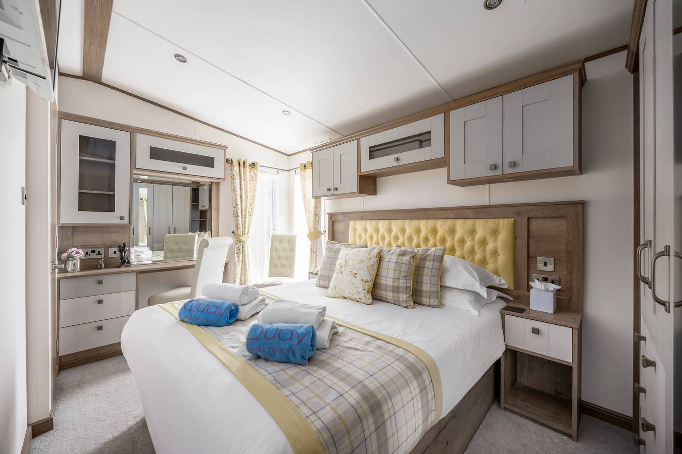 Costa Mare - 3-bedroom Caravan with beautiful views across the harbour in Rockley Park in Poole, Poole Harbour