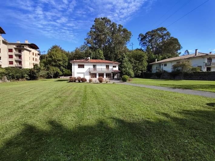 Casa de vacaciones para 7 personas, con jardín y terraza, Se admiten mascotas en Llanes
