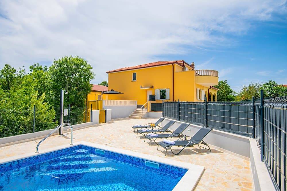 Villa \"Mile\" mit beheiztem Pool, Grill und Terrasse in Makarska Riviera