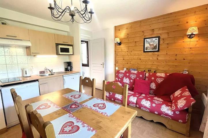 Chalet pour 4 personnes, avec piscine et balcon à Flumet