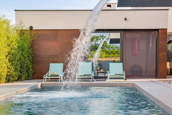 Villa pour 6 personnes, avec jardin et balcon à Nin