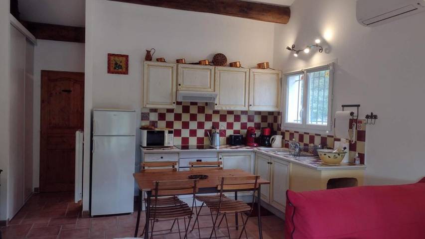 Location de vacances pour 2 personnes, avec jardin ainsi que vue et terrasse à Saint-Privat - 3