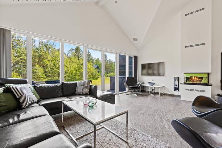 Luxury holiday home in Blåvand with hot tub, pool table & gym in Blavand, Región de Varde