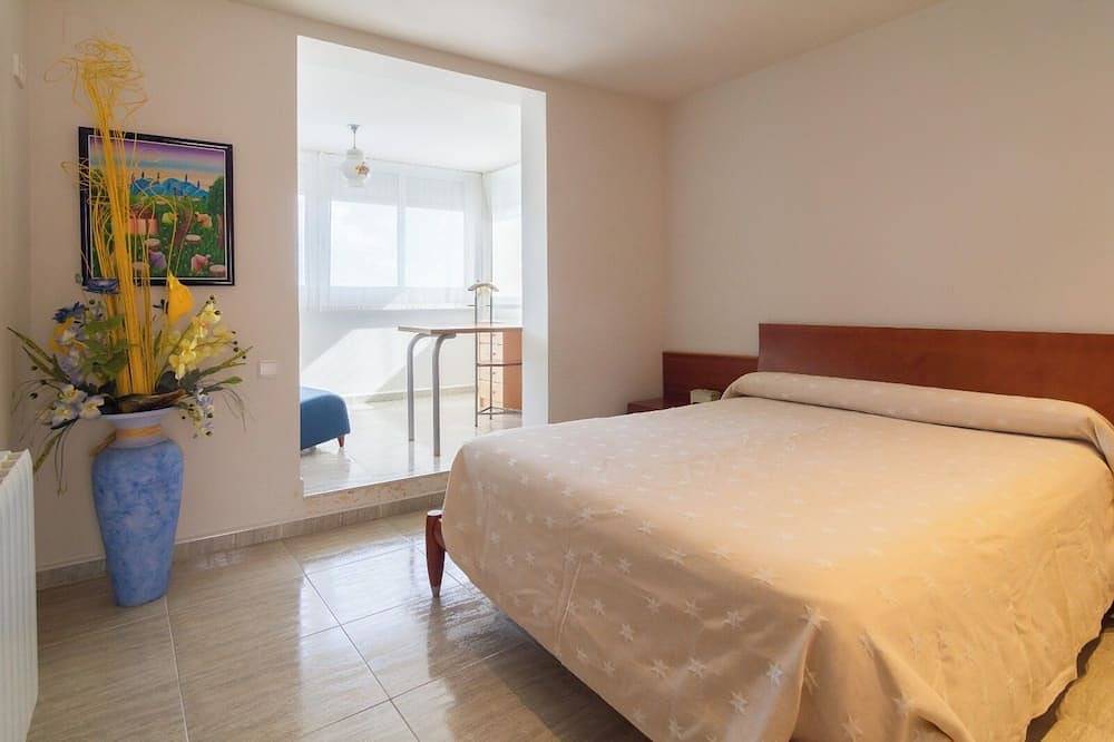Apartamento entero, Espectacular sobreatico, con wifi, bien comunicado. in San Adrián del Besós, Barcelonés