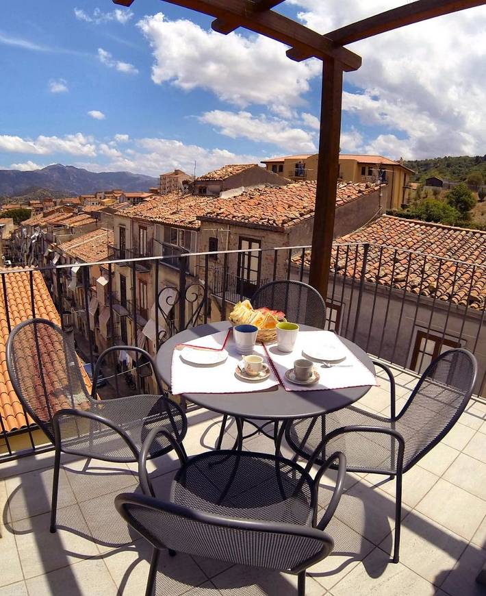 Appartamento per 6 persone, con balcone e panorama a Castelbuono