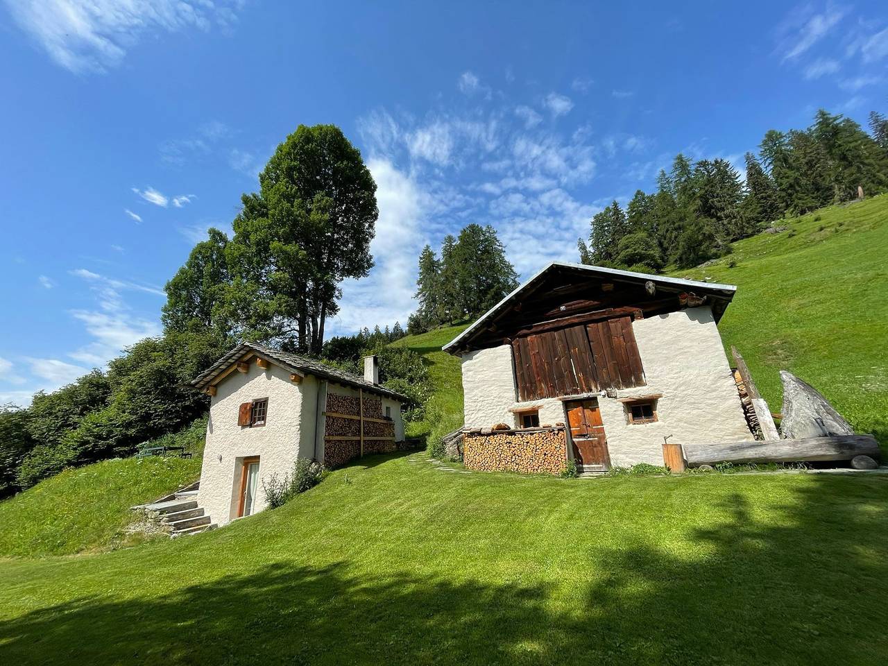 Entire holiday apartment, Maiensäss Stgeavs - 2 bed house in Muntogna da Schons, Hinterrhein
