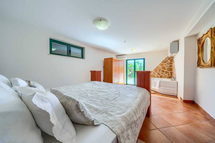 Familienvilla Rasotica mit großem Pool, Außenküche in Sumartin, Brac