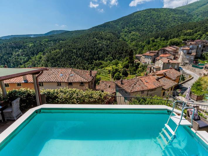 Gîte pour 6 personnes, avec piscine ainsi que terrasse et jardin, adapté aux familles en Toscane - 2