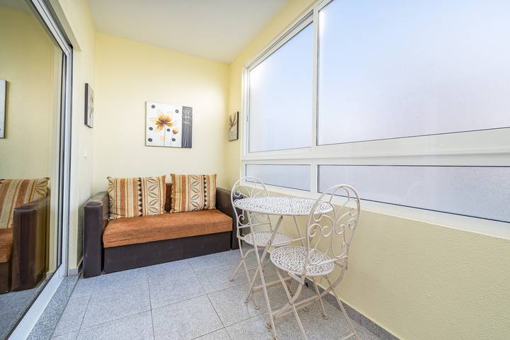 Apartamento estúdio para 2 pessoas, com varanda e jardim em Porches