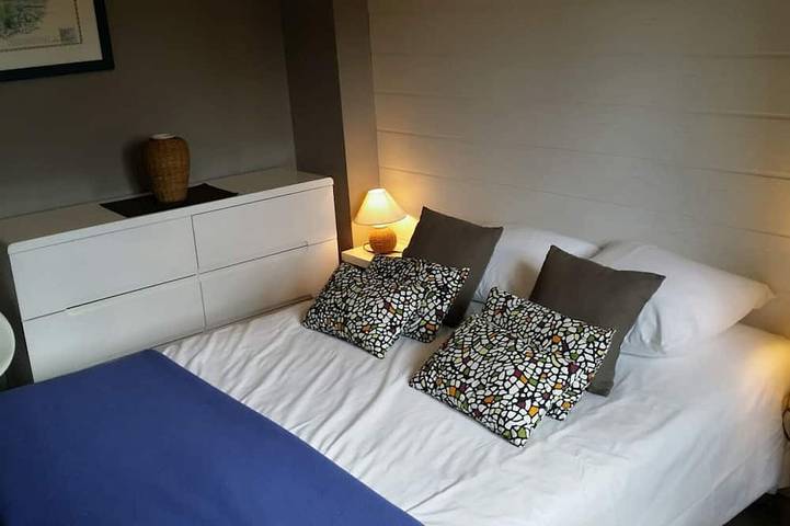 Gîte pour 4 personnes, avec piscine ainsi que balcon et jacuzzi dans Port Coz Pors - 2