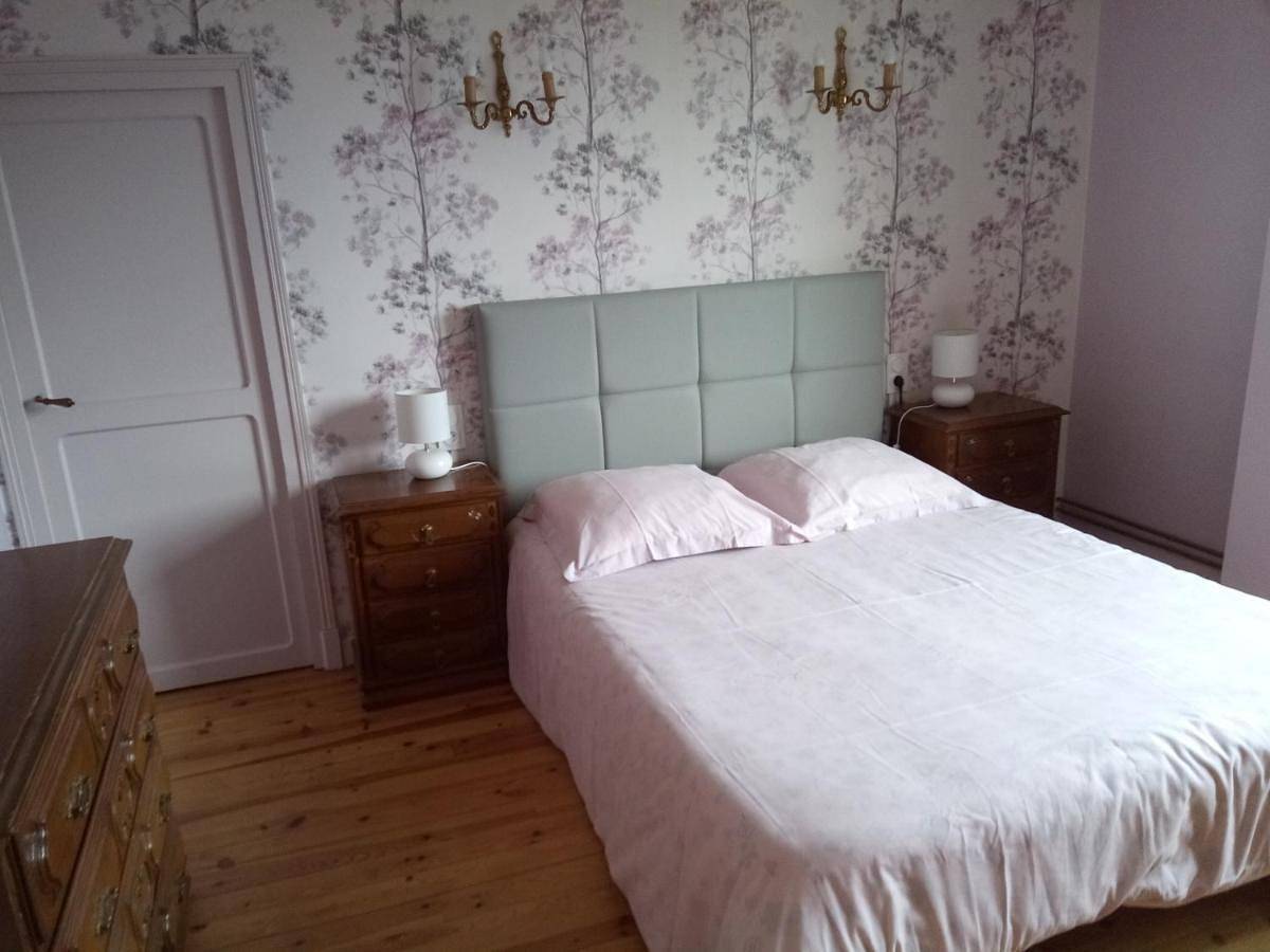 Appartement de vacances entier, Deluxe Room (2 Adults + 1 Child) in Lannemezan, Hautes-Pyrénées