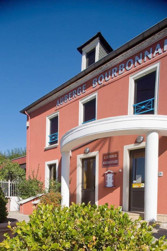 Hôtel pour 4 personnes, avec Terrasse ainsi que Jardin et Piscine