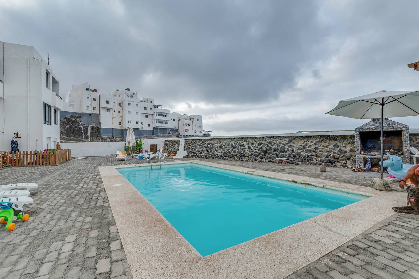 Apartamento entero, Apartamento de vacaciones 'Casa Adrimar' con vistas al mar, piscina compartida y Wi-Fi in El Pagador, Moya