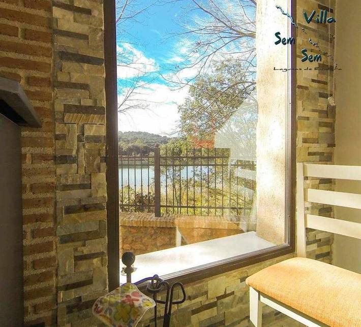 Casa rural para 6 personas, con jardín además de vistas y vistas al lago, Se admiten mascotas en Parque natural de las Lagunas de Ruidera - 2