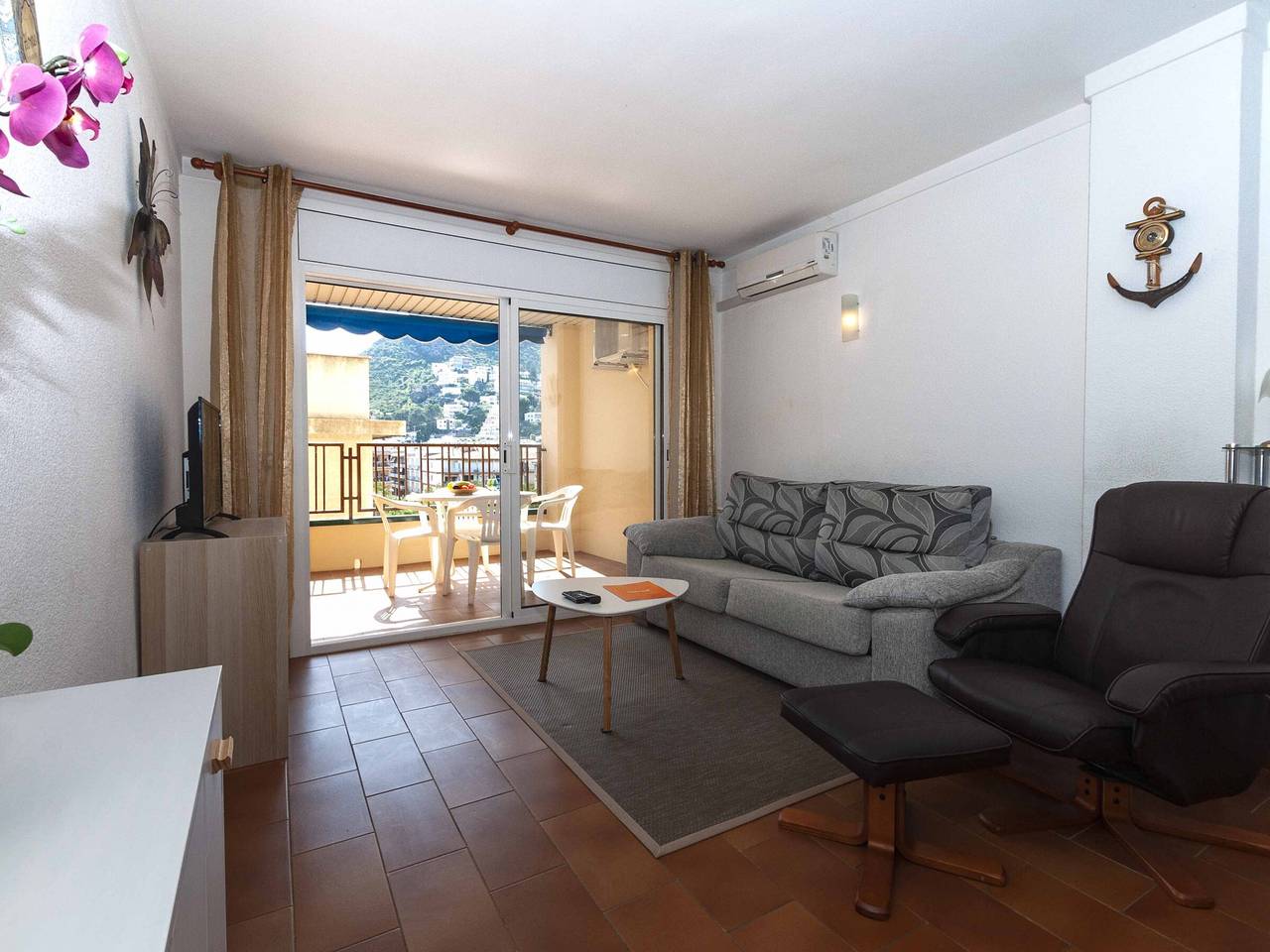 Apartamento entero, Apartamento céntrico para 6 en Rosas con A/C, lavavajillas y terraza. in Roses Centre, Roses