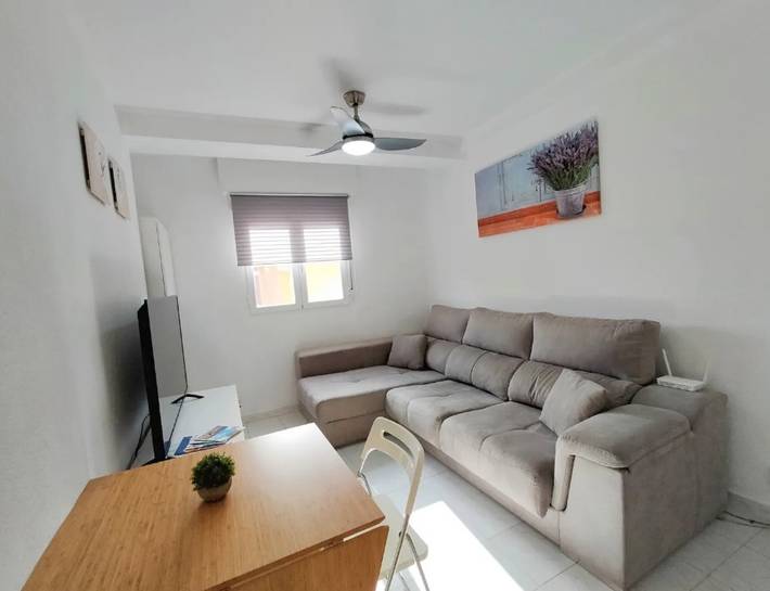 Appartement entier, Appartement « Chaleureux à 300 m de la plage » avec vue sur le lac, Wi-Fi et climatisation in Playa de La Mata (Torrevieja), Torrevieja