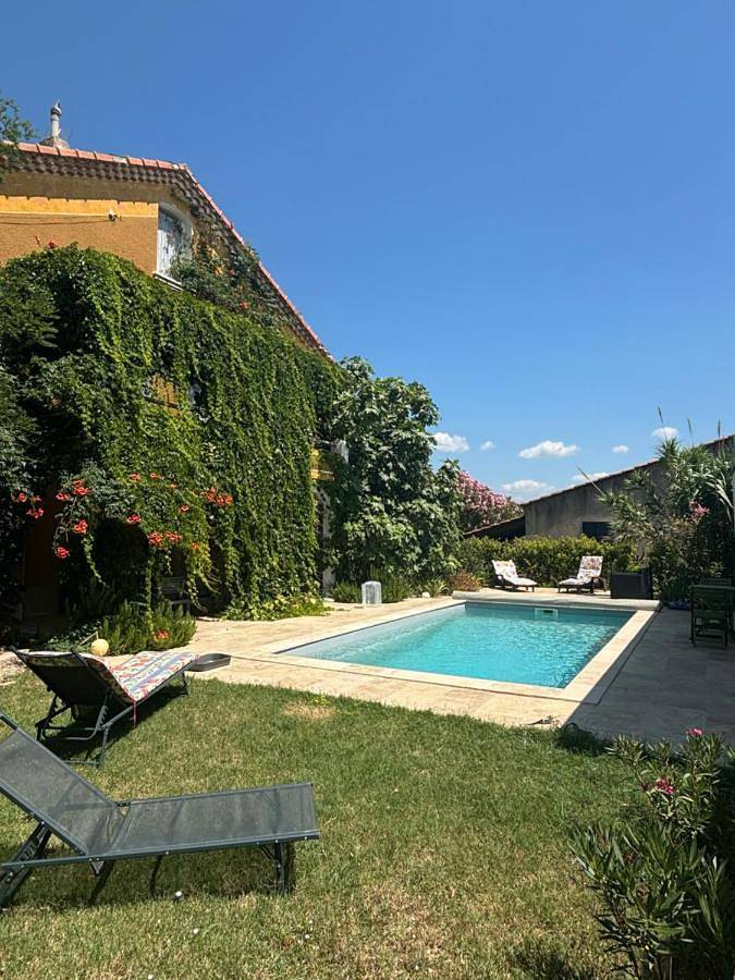 Triple Room with Private Bathroom in Caromb, Parc naturel régional du Mont-Ventoux