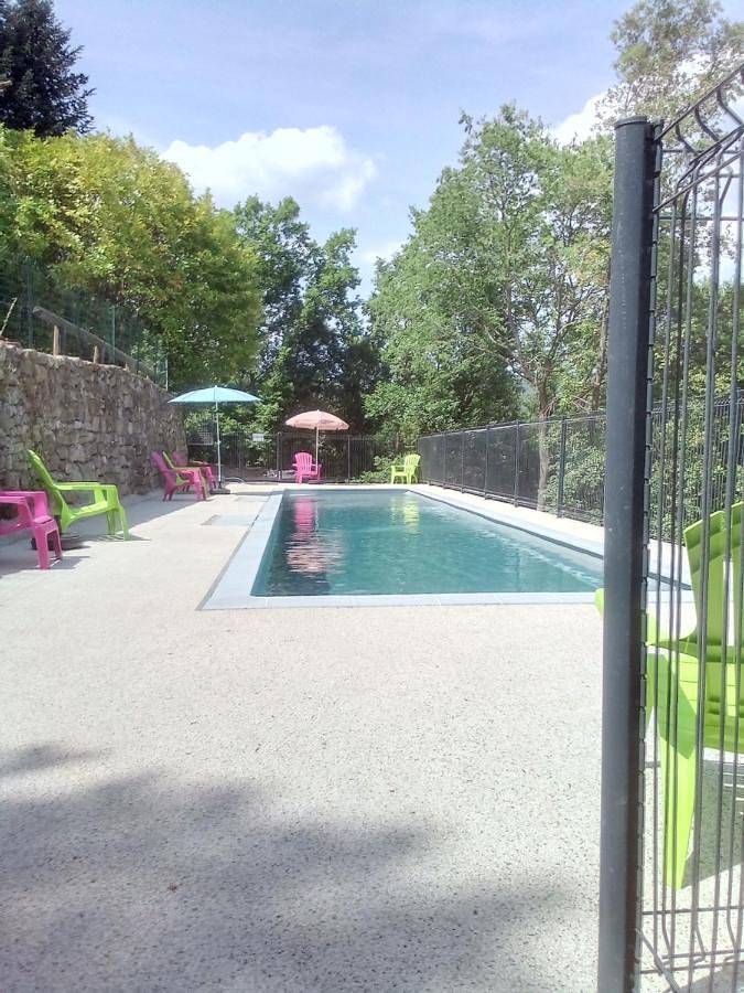 Camping pour 5 personnes, avec Terrasse et Jardin ainsi que Piscine et Vue