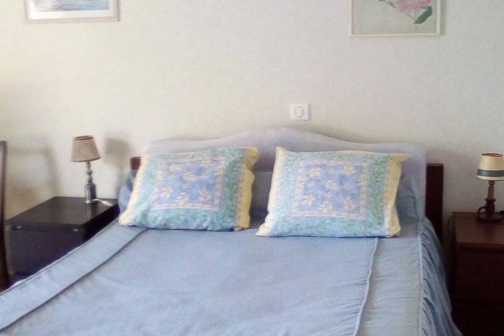 Appart 65m, 2-6 personnes, 2 chambre et salon avec canapé très confortable. in Embrun, Parc national des Écrins