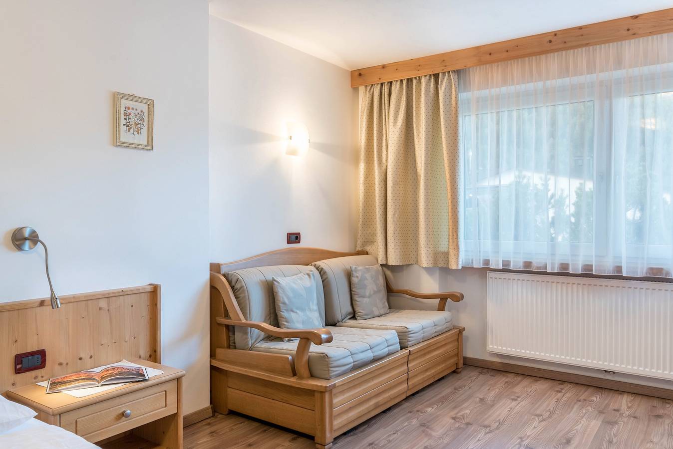 Appartement entier, Appartement "Prapoz Typ B1" avec vue sur les montagnes, jardin partagé et Wi-Fi. in St. Ulrich in Gröden, Dolomiti Superski