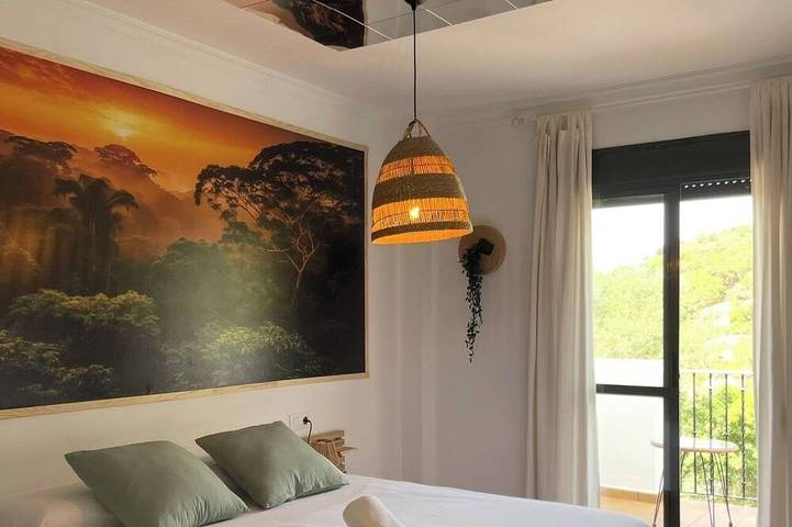Ganze Wohnung, Luxurious Suite in the middle of nature. Jacuzzi, fireplace and incredible views. in Benamahoma, Grazalema