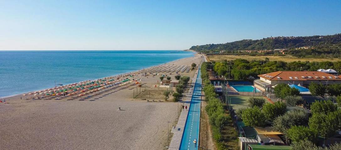 Camping für 4 Personen, mit Garten und Pool in Marche - 4