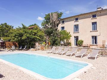 Gîte pour 14 personnes, avec terrasse ainsi que jardin et piscine, animaux acceptés à La Cadière-et-Cambo