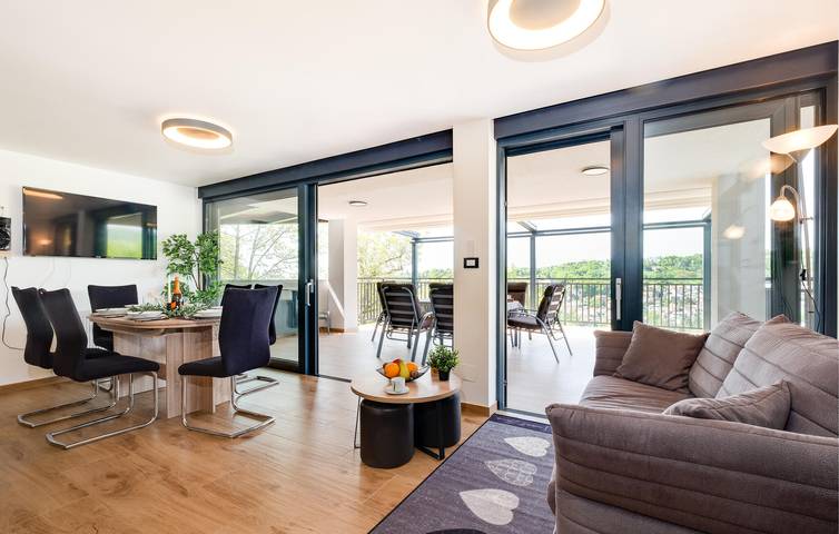 Charmantes Apartment 2 km von der Skistation entfernt: Apartment am Pool mit WLAN und Parkplatz in Podsljeme, Zagreb