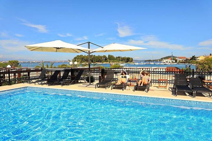 Ganze Wohnung, Wohnung auf Ugljan mit Pool und Sandstrand in Plaža Jaz, Poljana