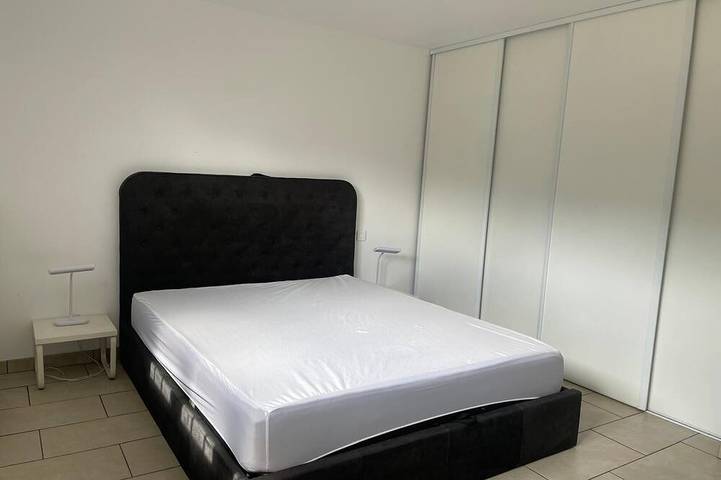 Gîte pour 14 personnes, avec Terrasse et Jardin à Sainte-Soulle - 2