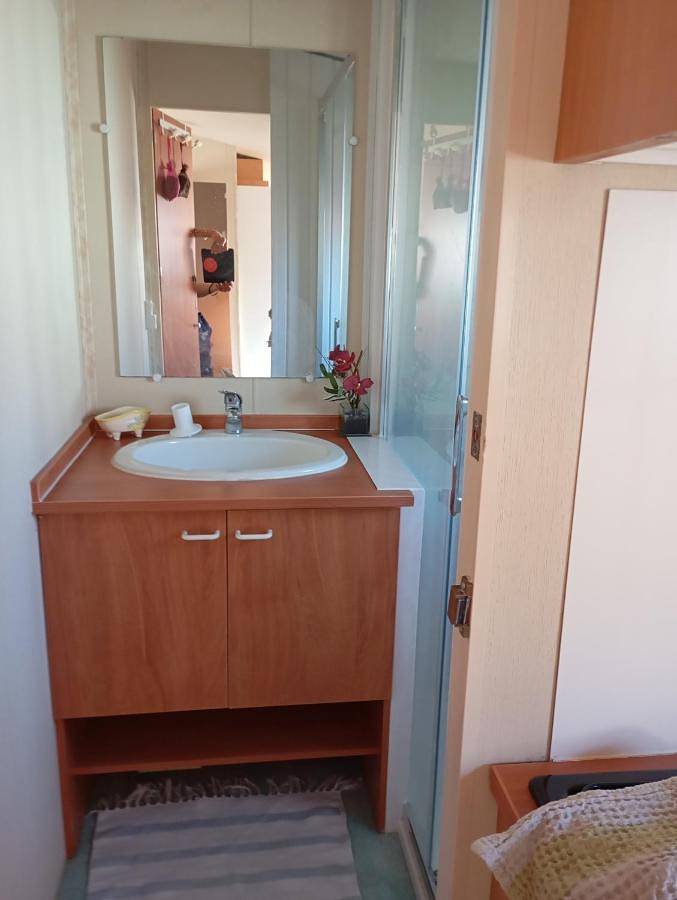 Camping pour 4 personnes, avec piscine et terrasse, animaux acceptés