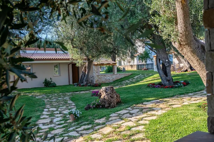 Apartmenthotel for 4 people, with garden - 1