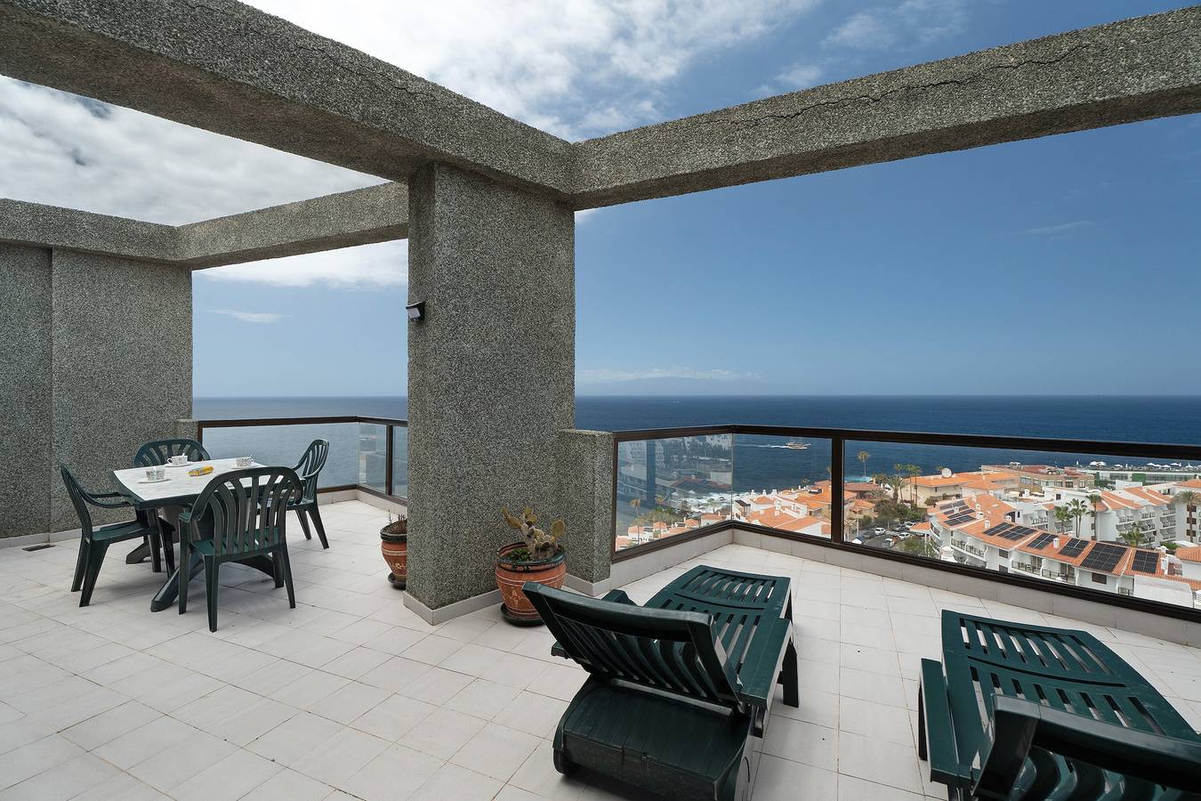 Ganze Wohnung, Ferienwohnung 'Al Mar Los Gigantes' mit privater Terrasse, Balkon und Wlan in Puerto Santiago, Santiago del Teide