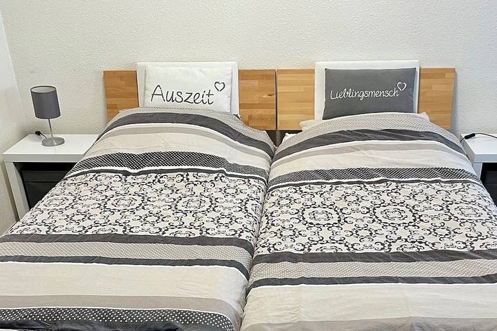 Ganze Wohnung, Ferienwohnung am Kurpark mit Balkon, Pool & Sauna in Bad Salzuflen, Kreis Lippe