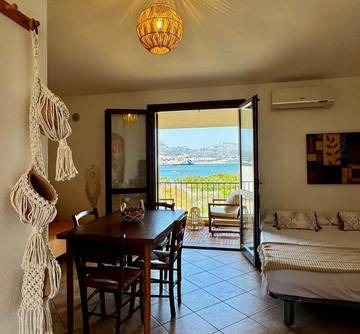 Ferienwohnung für 2 Personen, mit Pool und Ausblick sowie Balkon in Olbia