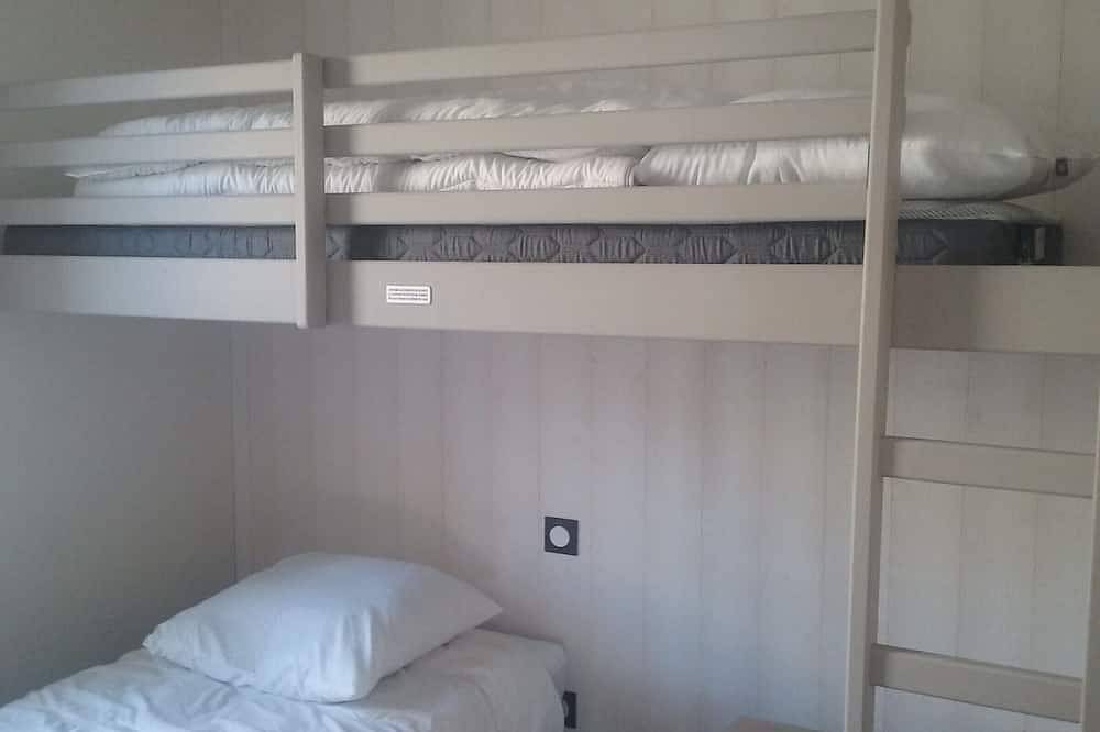 Chalet tranquilo de 2 habitaciones con piscina, cerca del Golfo de Morbihan in Arzal, Côte des Mégalithes