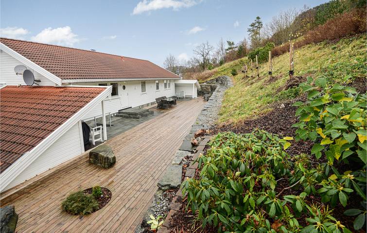 Ganze Ferienwohnung, Ferienwohnung für 10 Personen mit Terrasse in Hjelmeland