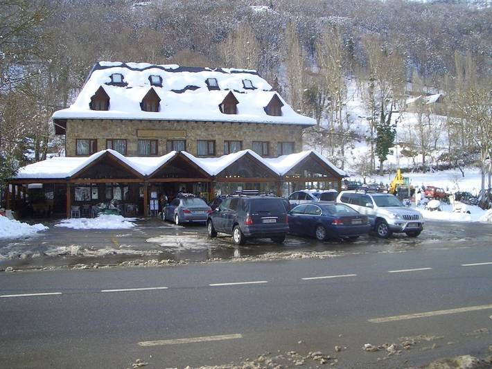 Vacation rental for 2 people, with Terrace and Yard as well as View in Les