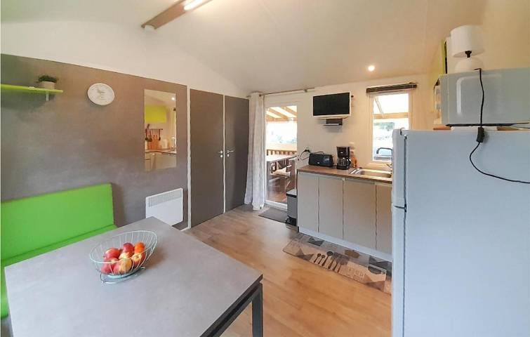 Camping pour 4 personnes, avec piscine et jardin à Talmont-Saint-Hilaire - 4